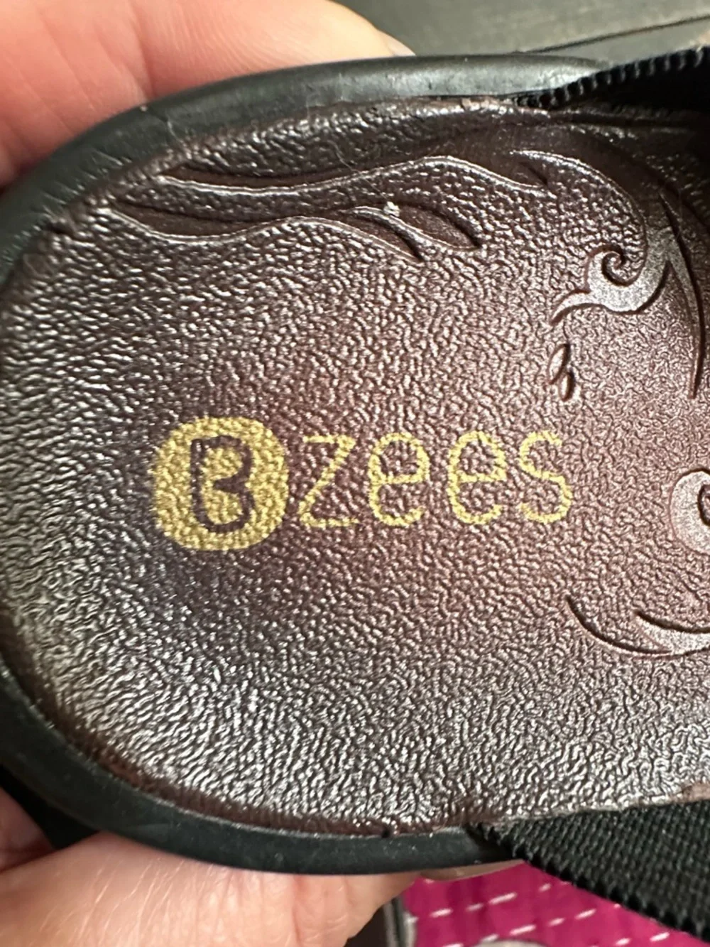 NWOT Bzees Black Cross-Strap Slip-on Sandal
